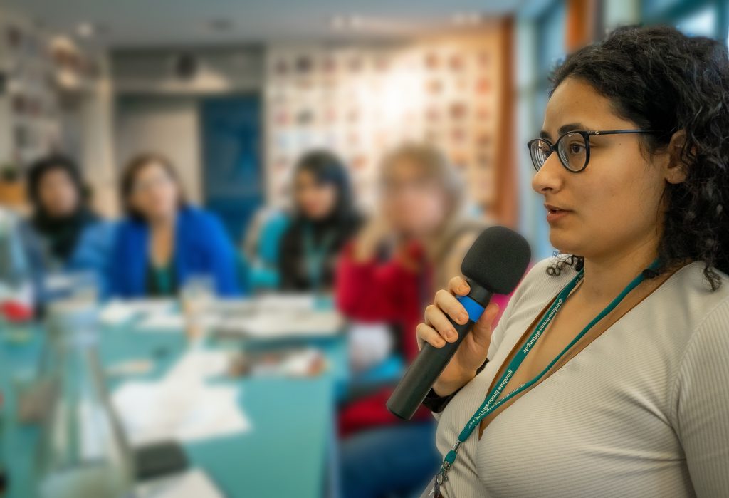 Zeinab Herz, Preisträgerin des Arno-Esch-Preises 2024 und stv. Vorsitzende des Zentralrats der Ex-Muslime und sonstiger nichtreligiöser Menschen e. V. (23.11.2024. Foto: Ricarda Hinz)