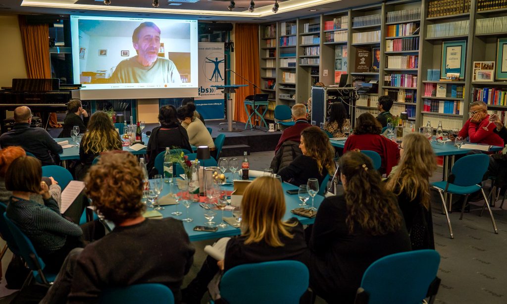 Professor Armin Pfahl-Traughber, Hochschule des Bundes für öffentliche Verwaltung, über die extremismustheoretische Perspektive auf das Phänomen des Politischen Islam (22.11.2024. Foto: Ricarda Hinz)